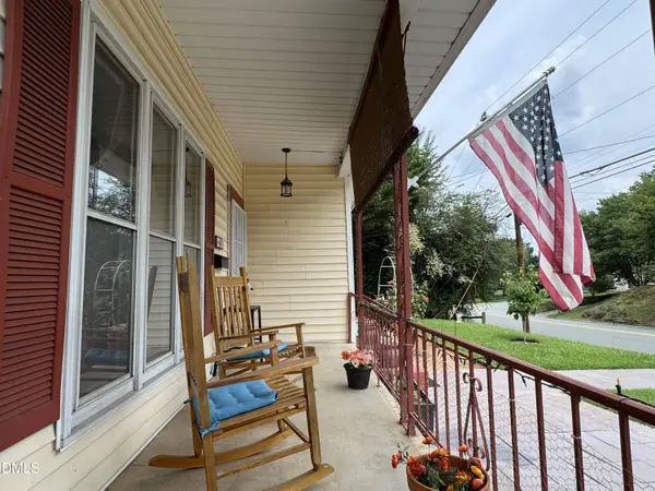 215 W Parker ST, Graham, NC 27253