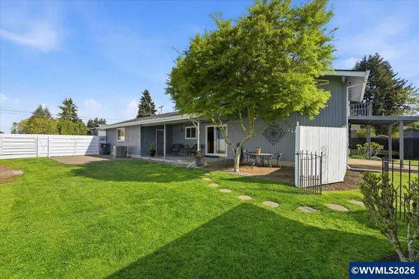 4094 5th St, Hubbard, OR 97032