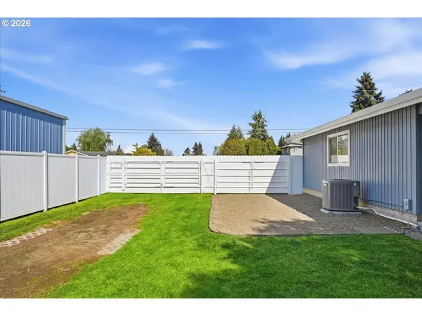4094 5TH ST, Hubbard, OR 97032