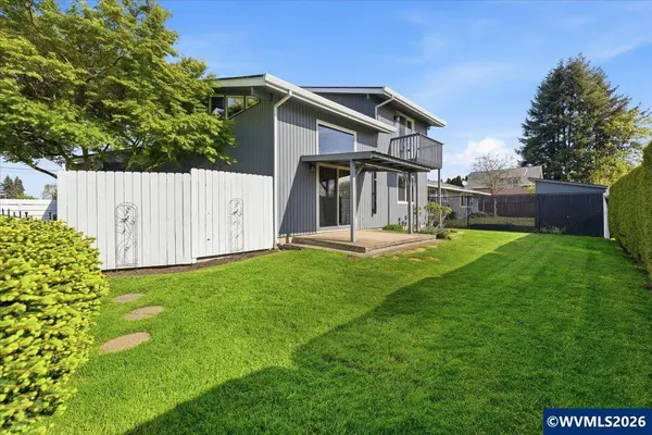 4094 5th St, Hubbard, OR 97032