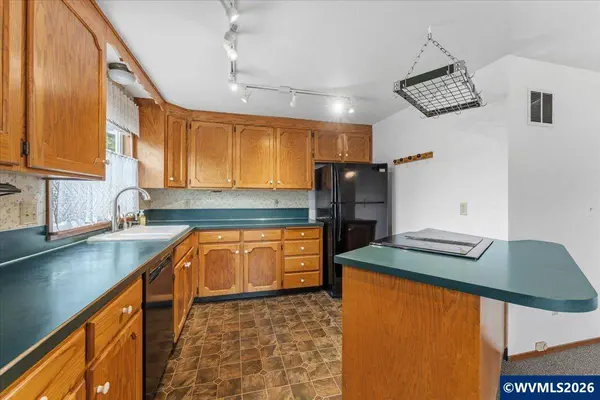 4154 5th St, Hubbard, OR 97032