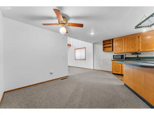 4154 5TH ST, Hubbard, OR 97032