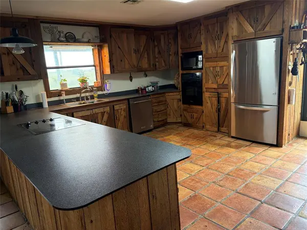 2515 US Highway 77 Highway, Lott, TX 76656