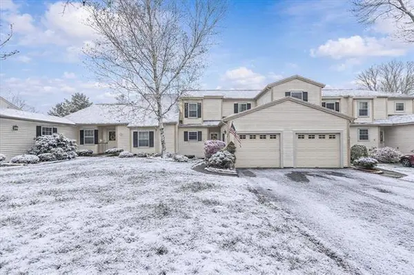 7 Cardinal Ln, Essex, VT 05452-2271