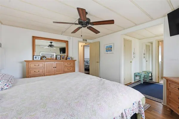2049 MANOA DR, Holiday, FL 34691