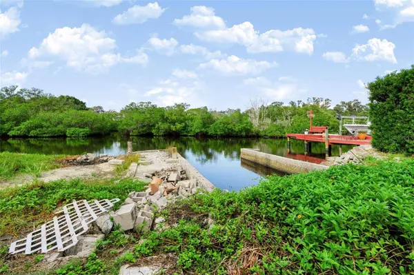 2123 BAYOU DR, Holiday, FL 34691