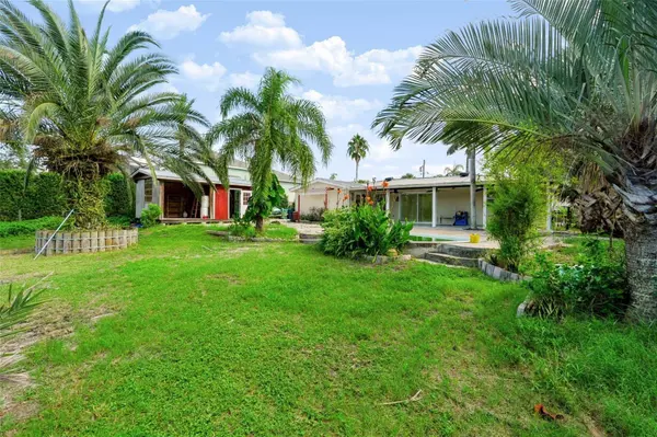 2123 BAYOU DR, Holiday, FL 34691