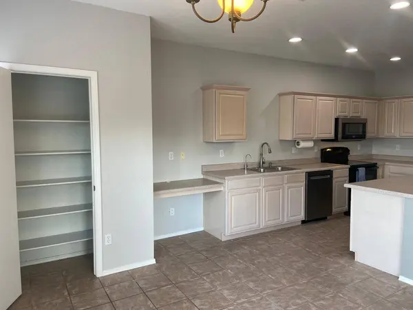 1330 E Pedro Road, Phoenix, AZ 85042