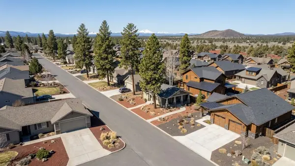 feature image of Where is Bend, Oregon? Location, Commuting, and Real Estate Details