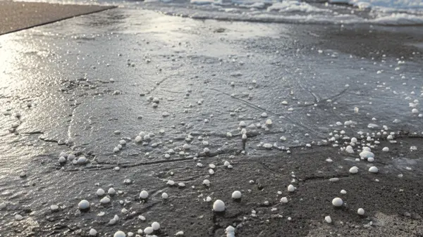 Ice melt pros and cons – What to Know Before You Buy,Haley Overton