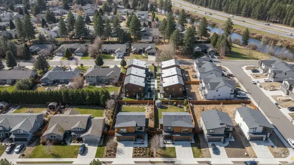 feature image of Moving to Central Oregon: A Complete Larkspur Bend, OR Area Guide for 2026