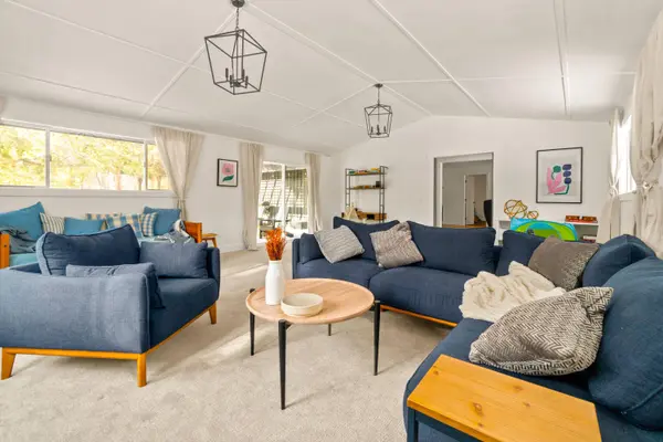 17376 Lively LN, Bend, OR 97707
