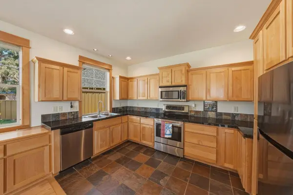 11058 Desert Sky LOOP, Redmond, OR 97756