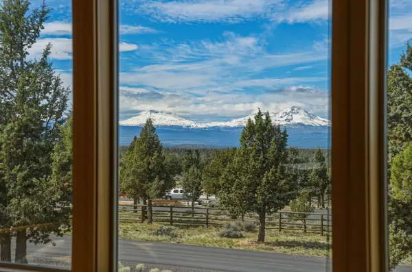 11058 Desert Sky LOOP, Redmond, OR 97756