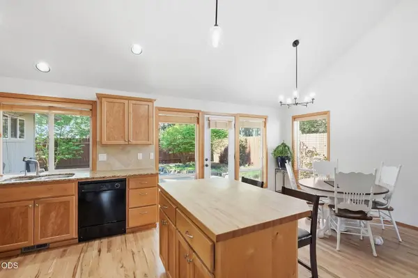19905 Antler Point DR, Bend, OR 97702