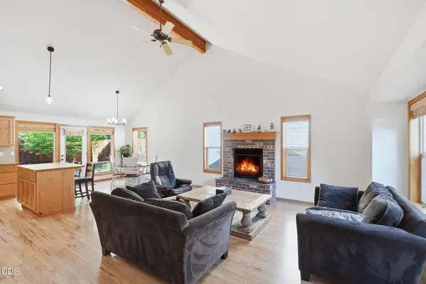 19905 Antler Point DR, Bend, OR 97702