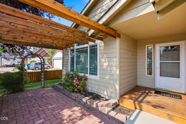 62815 Snowcap CT, Bend, OR 97701