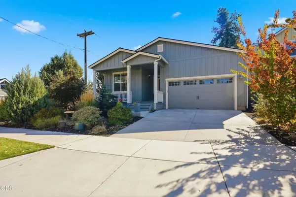 19995 Badger RD, Bend, OR 97702
