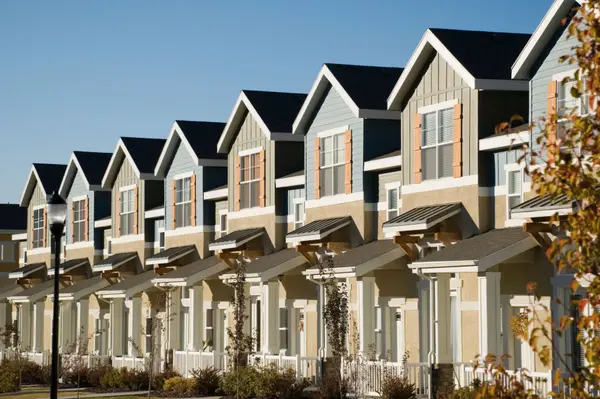 Carolyn Reis Real Estate & Co., Inc. (16)