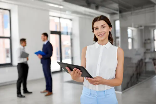 Carolyn Reis Real Estate & Co., Inc. (18)