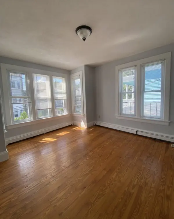 125 Rathbun St, Woonsocket, RI 02895-1231