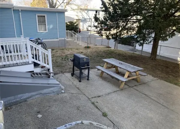 125 Rathbun St, Woonsocket, RI 02895-1231