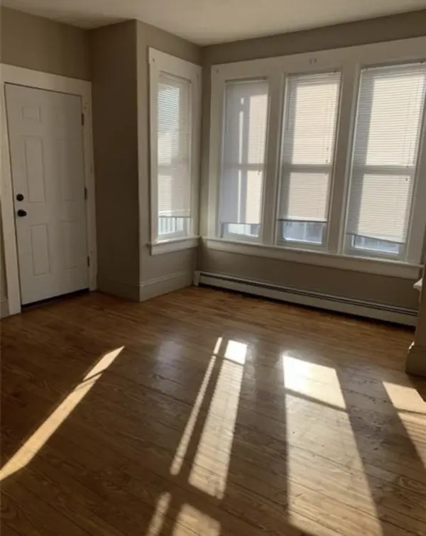 125 Rathbun St, Woonsocket, RI 02895-1231