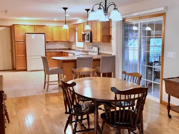 7 Rodeo Dr, East Bridgewater, MA 02333