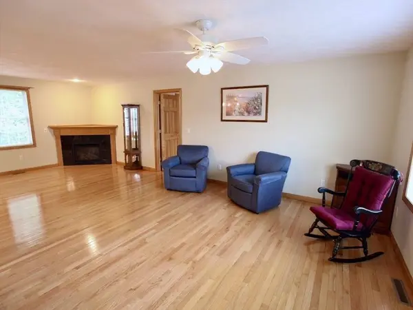 7 Rodeo Dr, East Bridgewater, MA 02333