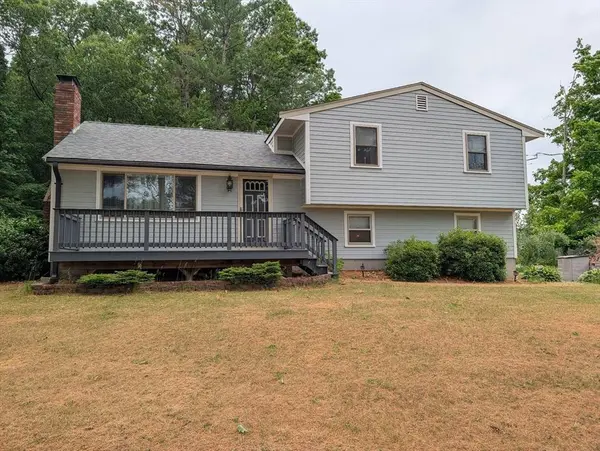 10 Sherwood Ln, Raynham, MA 02767