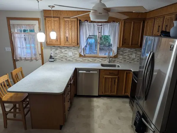 10 Sherwood Ln, Raynham, MA 02767