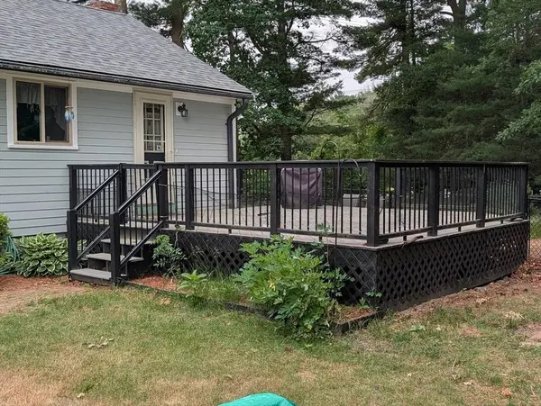 10 Sherwood Ln, Raynham, MA 02767