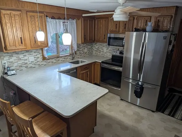 10 Sherwood Ln, Raynham, MA 02767