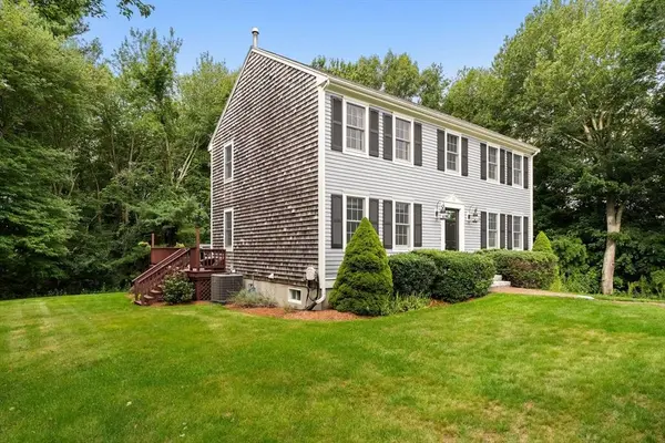 13 Bayberry Rd, Raynham, MA 02767