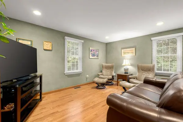13 Bayberry Rd, Raynham, MA 02767