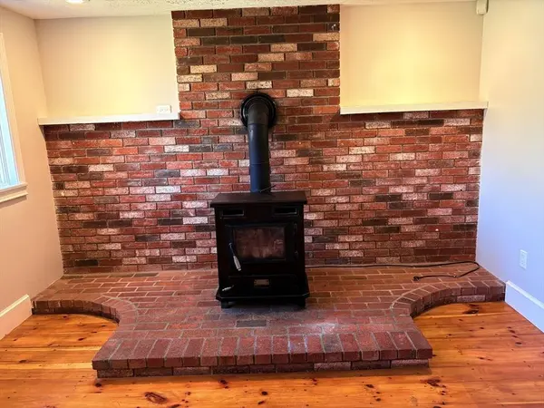 38 Frank St, Middleboro, MA 02346