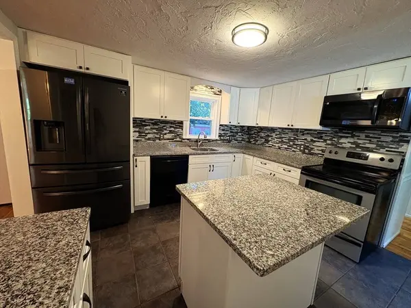 38 Frank St, Middleboro, MA 02346