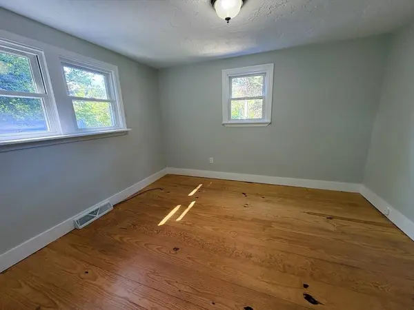 38 Frank St, Middleboro, MA 02346
