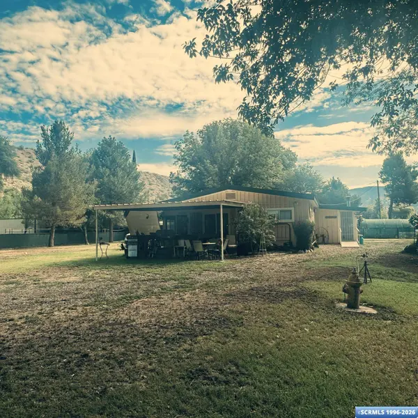8 Whitewater LN