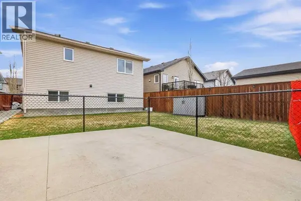 389 Moonlight Way, Lethbridge, AB T1J5K1