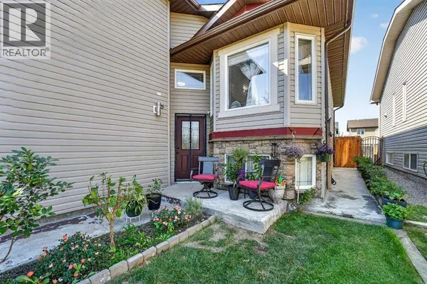 62 Coalbanks Gate W, Lethbridge, AB T1J2A1