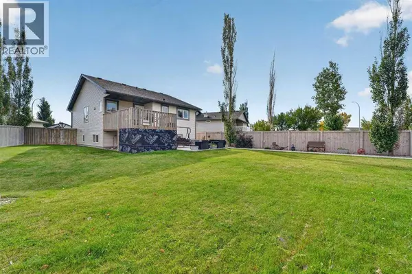338 Silkstone Cove W, Lethbridge, AB T1J2A3