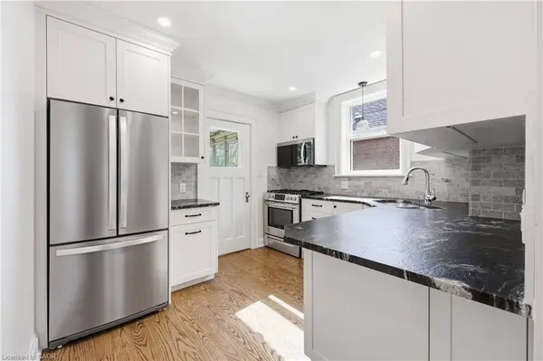 87 Empress Avenue, Hamilton, ON L9A 1M5