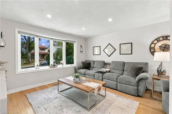 12 Glamis Court, Hamilton, ON L9C 6B3
