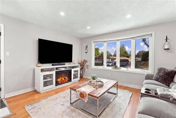 12 Glamis Court, Hamilton, ON L9C 6B3