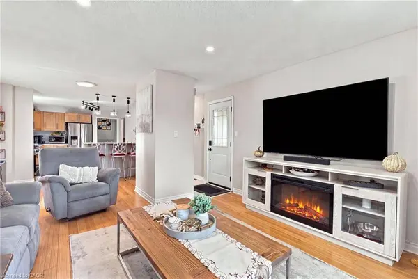 12 Glamis Court, Hamilton, ON L9C 6B3