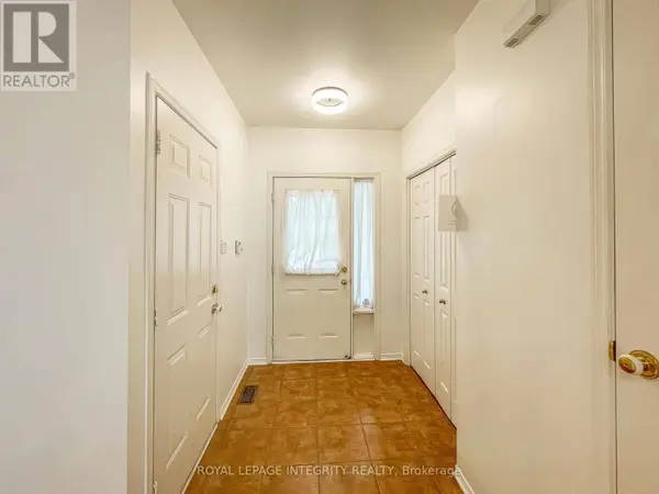 172 GRAY CRESCENT, Ottawa, ON K2K3L8