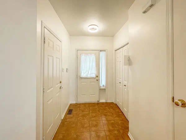 172 GRAY CRES, Kanata, ON K2K 3L8