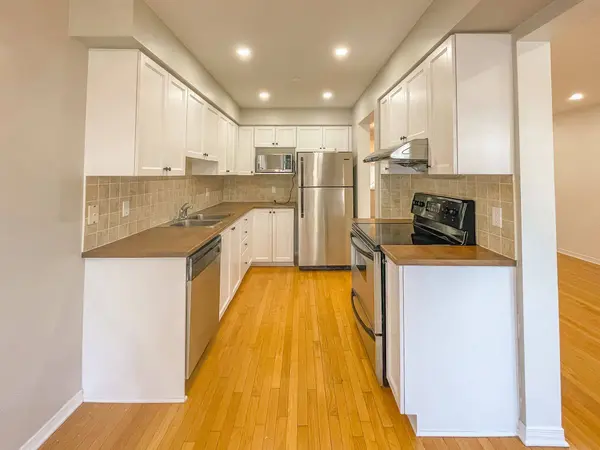 172 GRAY CRES, Kanata, ON K2K 3L8