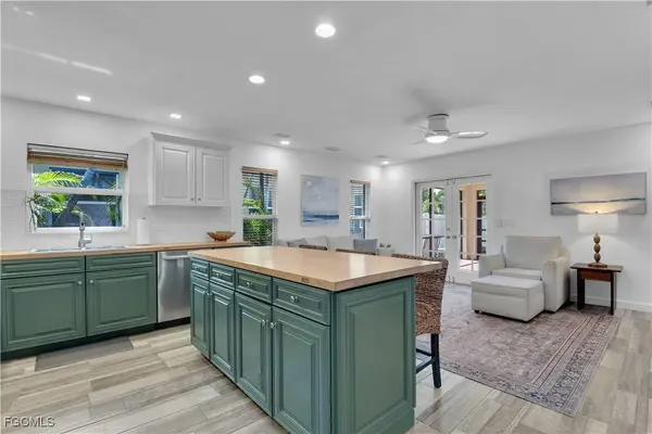 851 98th AVE N, Naples, FL 34108